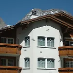 Apartment Haus Alpenglueck Saas-Fee